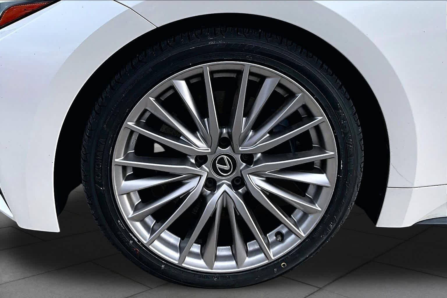 Used 2023 Eminent White Pearl Lexus  image 11