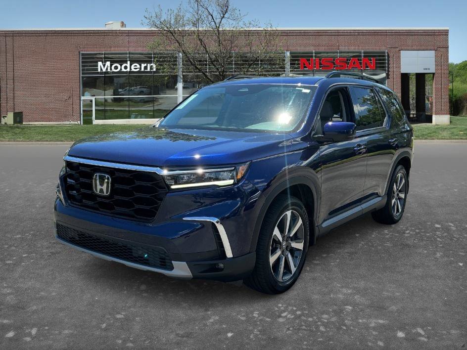 2023 Honda Pilot Touring 2WD's photo