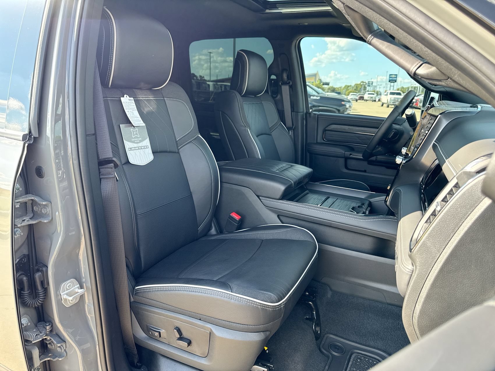 New 2026 Ceramic Gray Clearcoat Ram Limited image 27