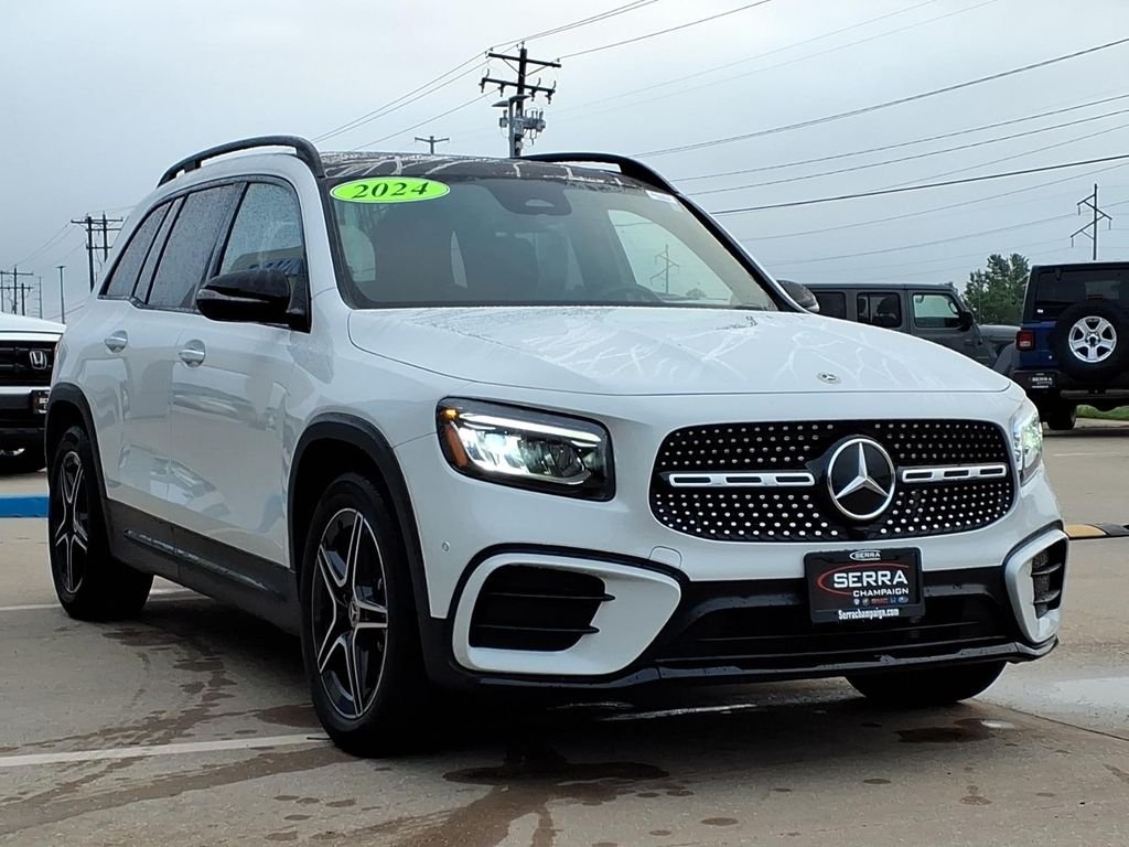 Used 2024 Digital White Metallic Mercedes-Benz GLB 250 image 17