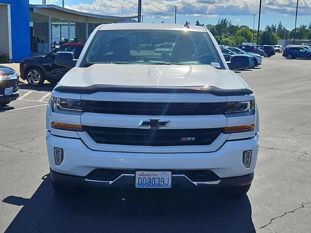 Used 2018 Summit White Chevrolet LT image 9