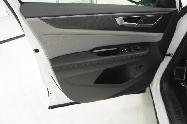 New 2026 Opal White Pearl Volkswagen 2.0T Peak Edition image 16