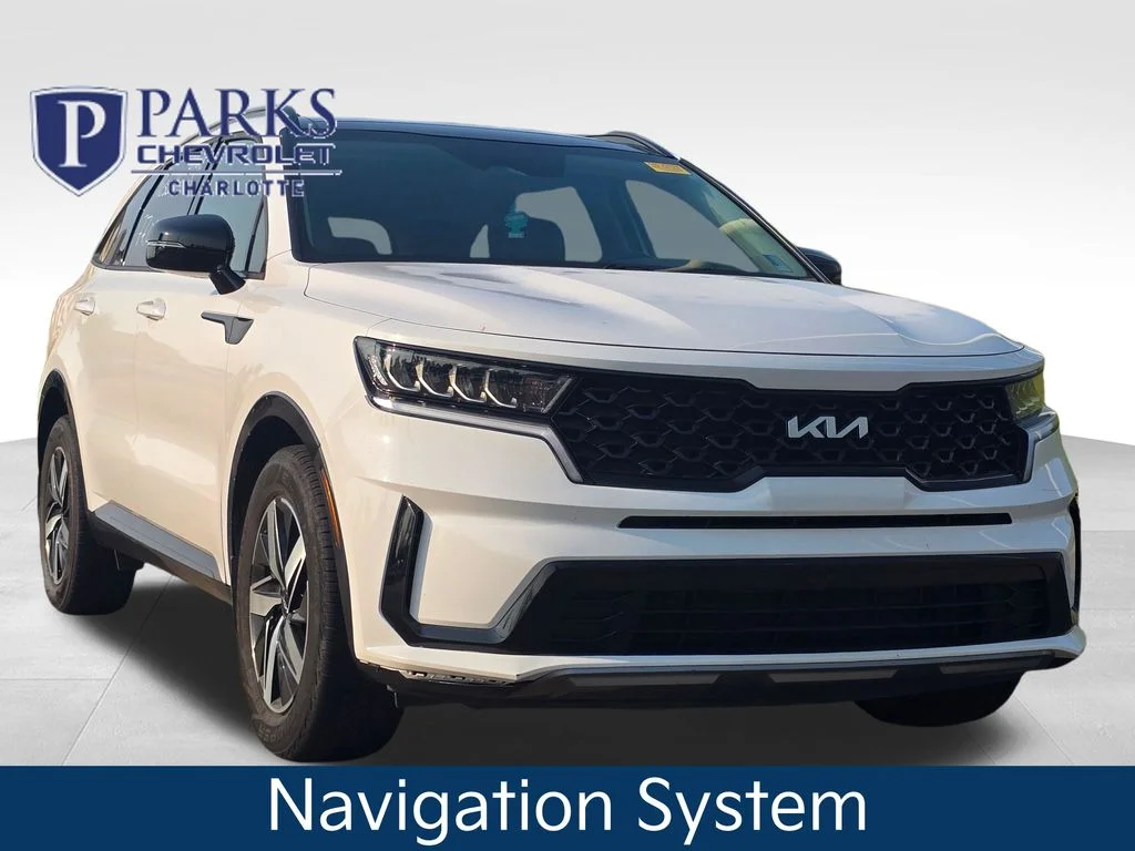 Used 2022 White Kia S image 1