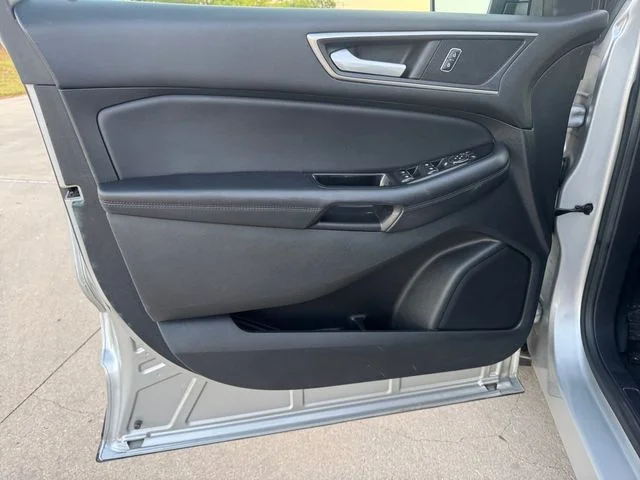 Used 2016 Silver Ford SEL image 4