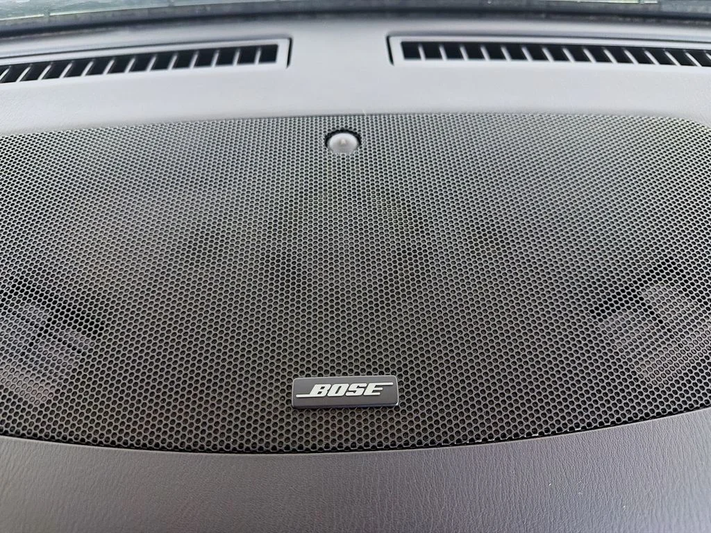 Used 2018 White Nissan SL image 19