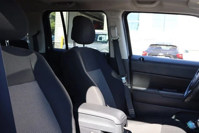 Used 2014 Granite Crystal Clearcoat Metallic Jeep Latitude image 30