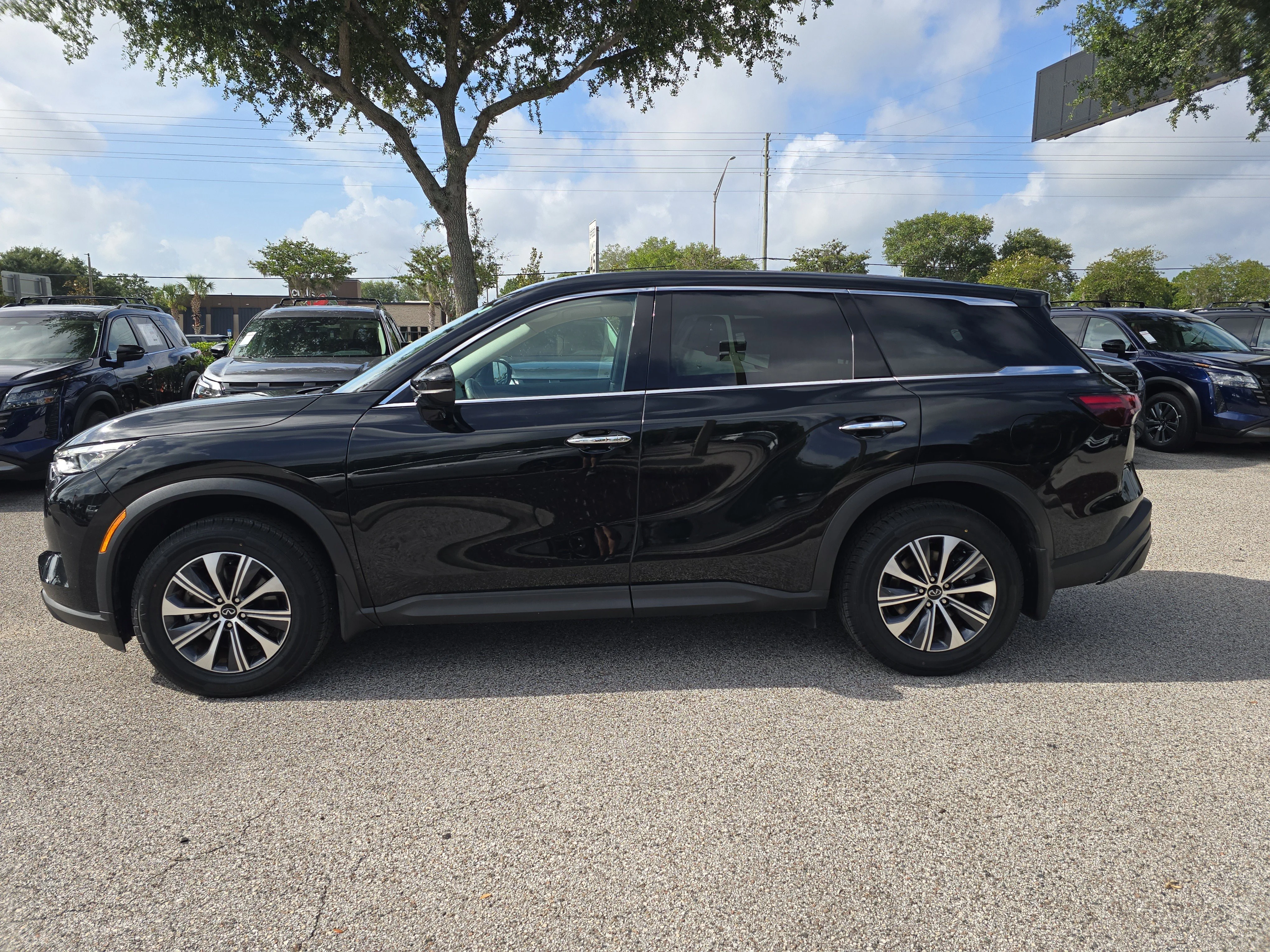 Used 2023 Mineral Black INFINITI PURE image 5