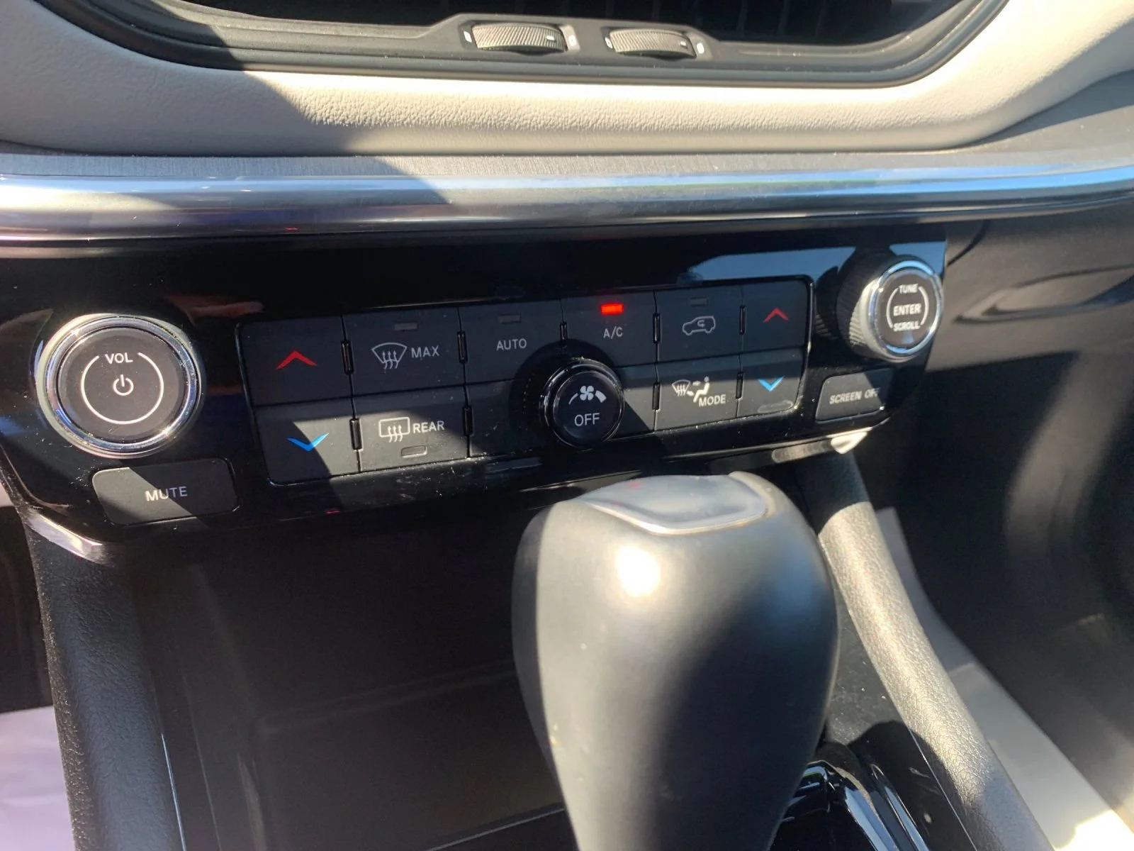 Used 2023 Gray Jeep Limited 4x4 image 22