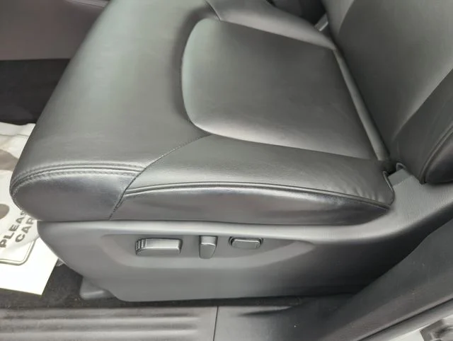 Used 2022 Silver Nissan SV image 33