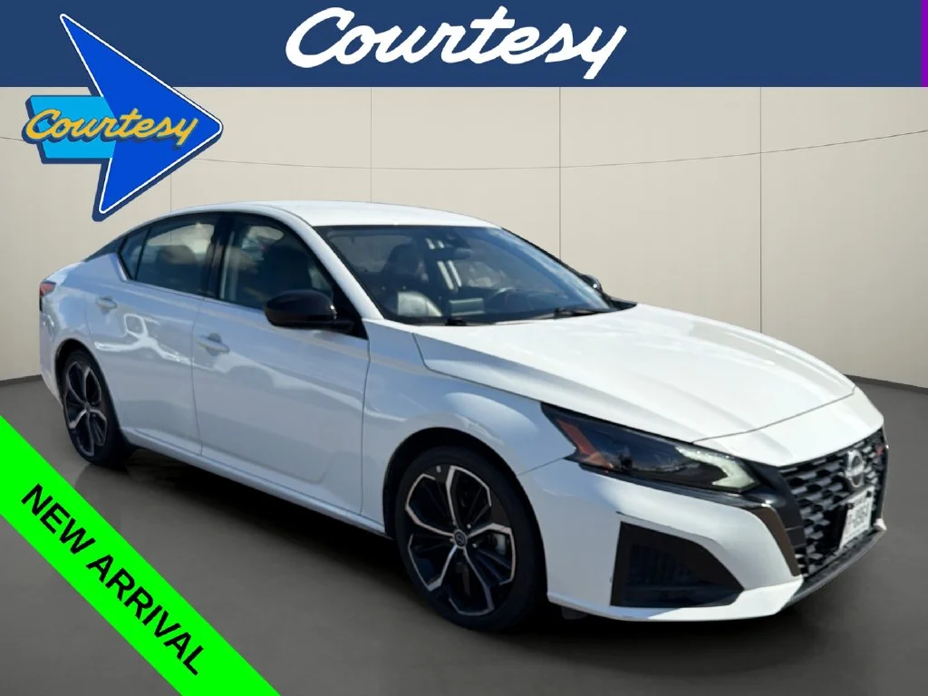 Used 2024 White Nissan 2.5 SR image 1