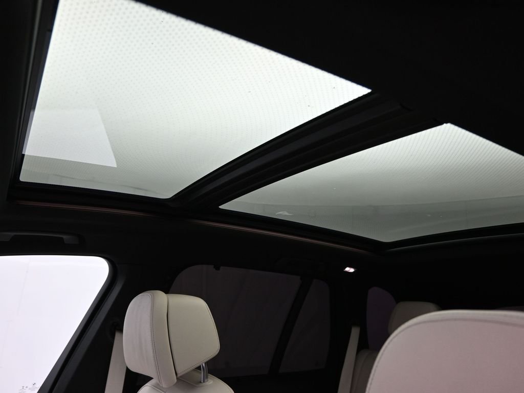 Used 2022 Black BMW M50i image 13