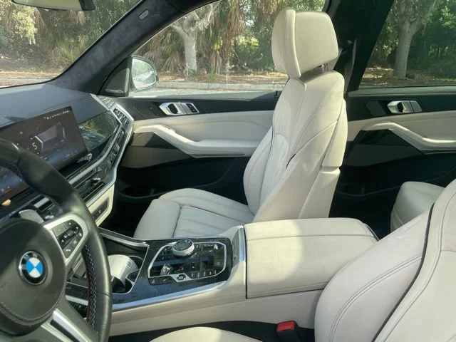 Used 2025 Mineral White Metallic BMW M60i image 9