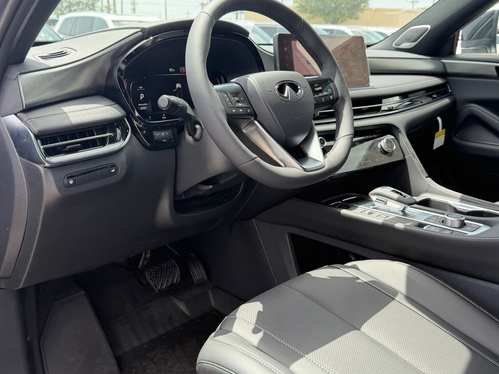New 2027 GRAPHITE SHADOW INFINITI Luxe AWD image 13