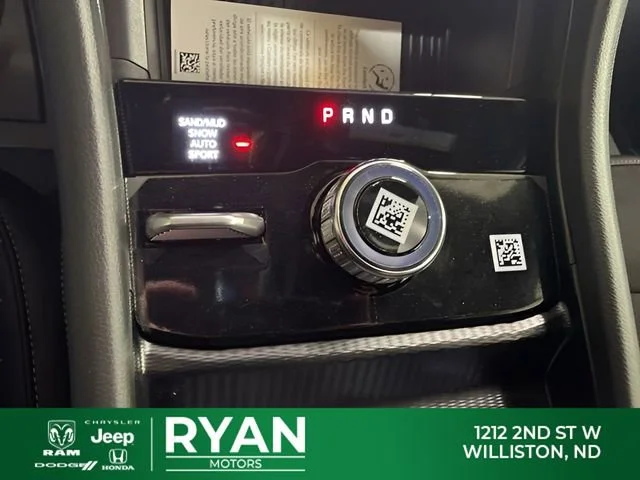 New 2026 White/off-white Jeep Laredo image 19