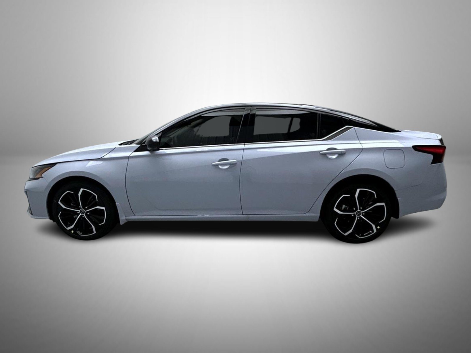 New 2026 Gray Sky Pearl / Super Black Two-tone Nissan 2.5 SR image 8