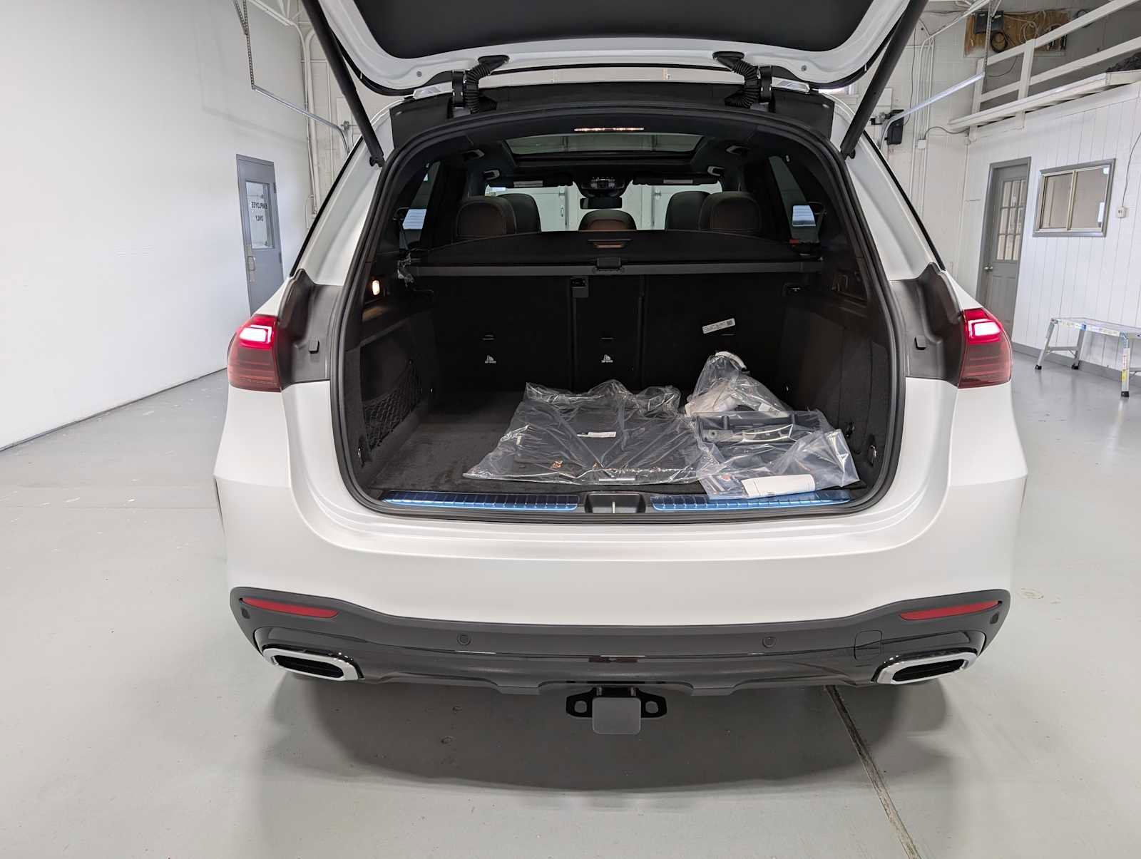 New 2026 MANUFAKTUR Moonlight White Magno Mercedes-Benz GLE 450 image 22