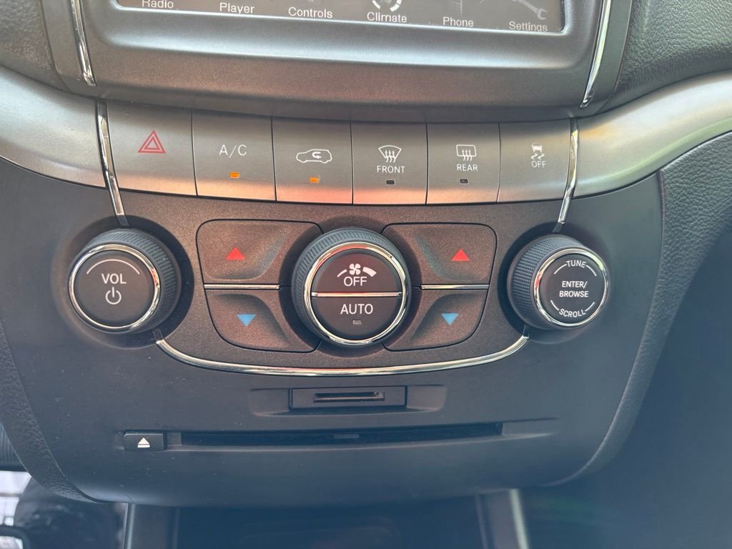 Used 2018 Silver Dodge Crossroad image 25