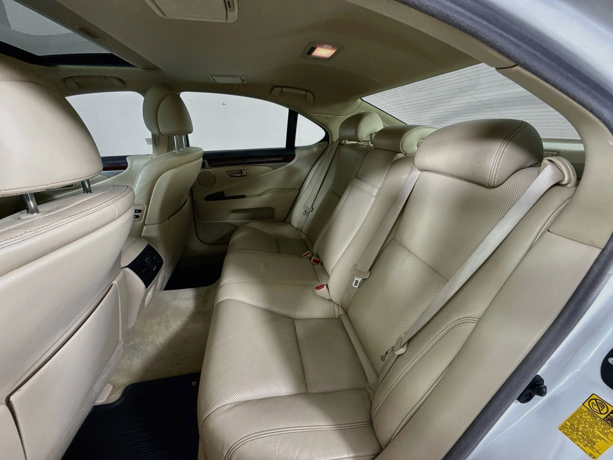 Used 2014 Starfire Pearl Lexus 460 image 24