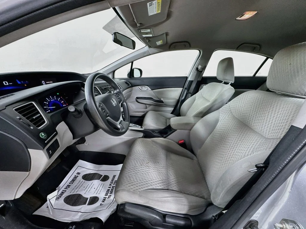 Used 2014 Alabaster Silver Metallic Honda LX image 24