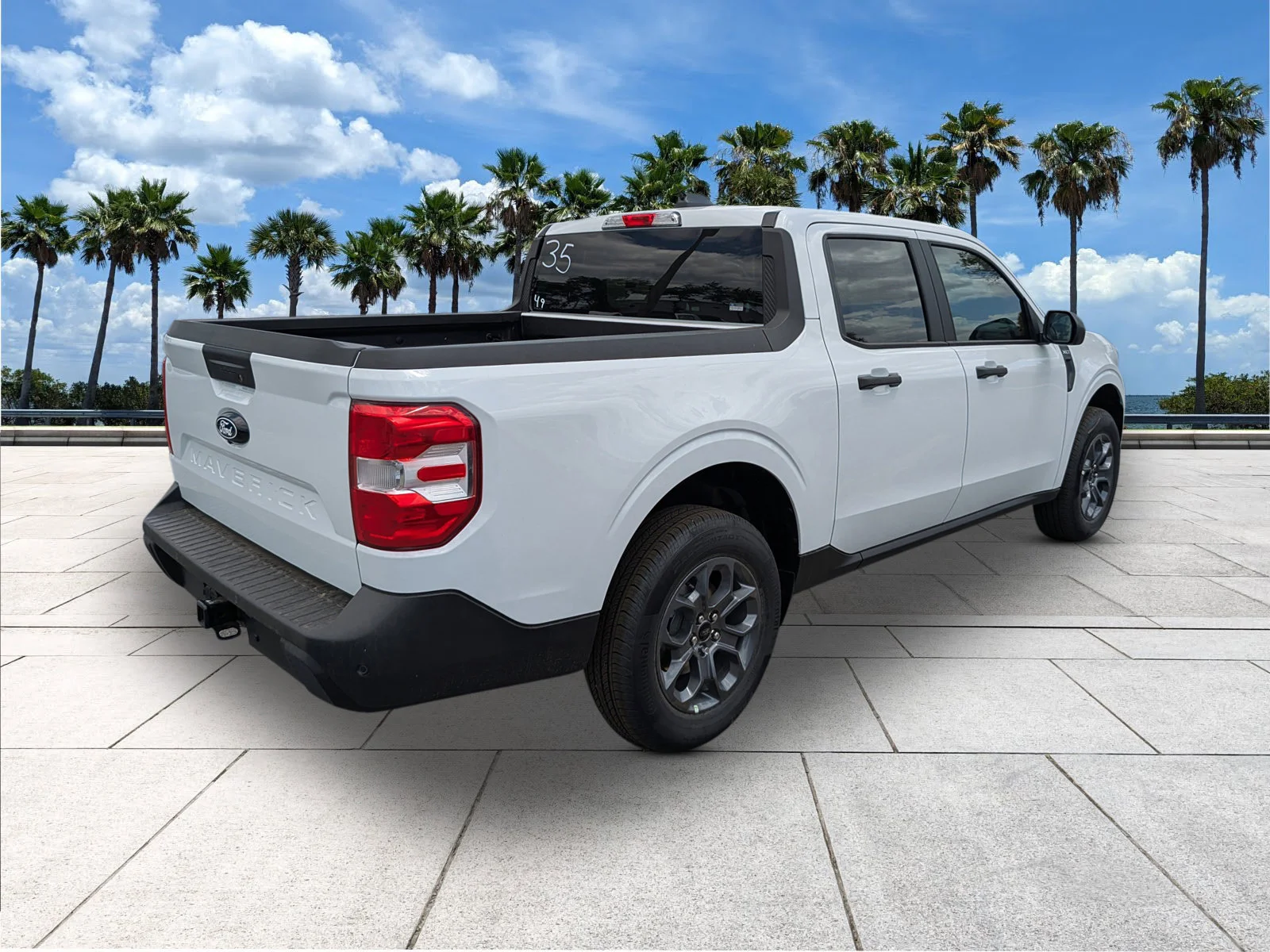 New 2026 Oxford White Ford XLT image 7