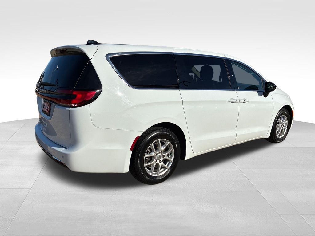Used 2024 White Chrysler Touring L image 5