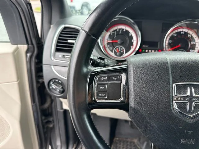 Used 2018 Gray Dodge SXT image 28