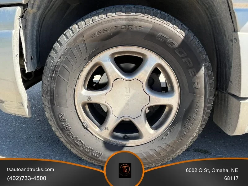 Used 2001 Silver GMC Denali Sport Utility 4D image 12