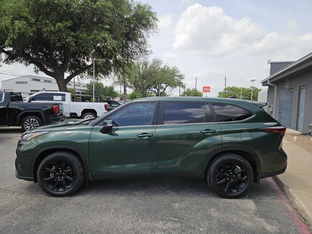 Used 2024  Toyota LE image 4