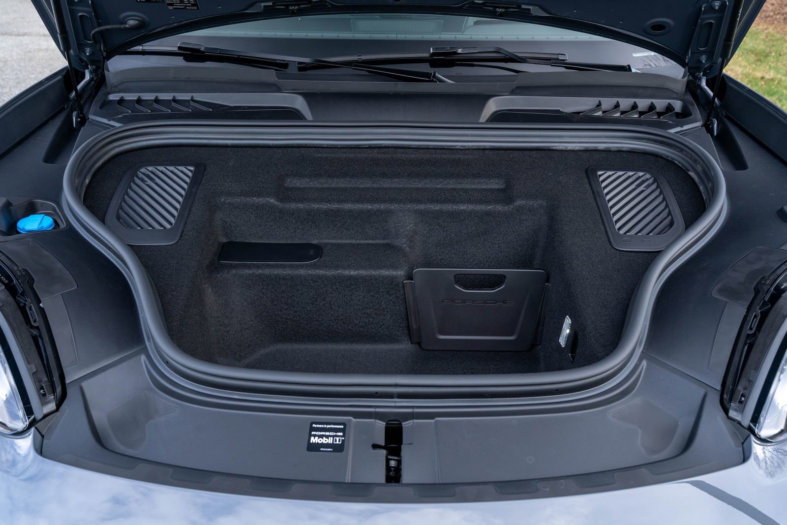 2025 Porsche Macan S - Photo 17