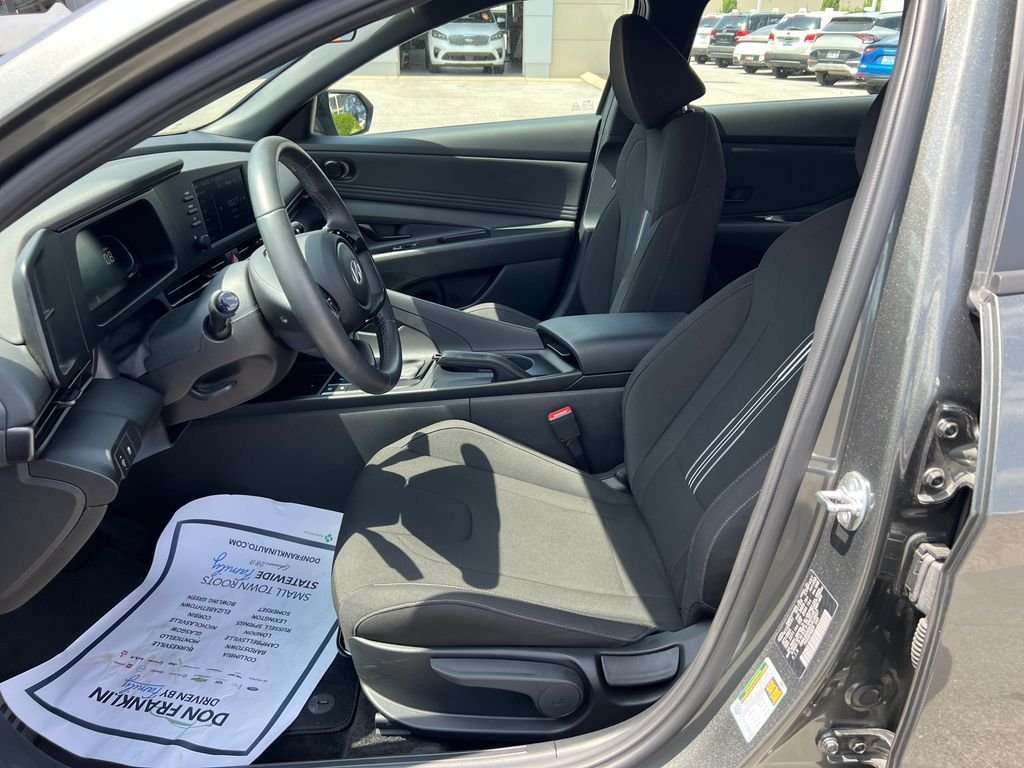 Used 2025 Gray Hyundai SEL Sport image 13