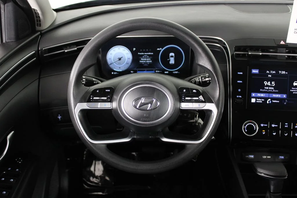 Used 2024 Black Hyundai SE image 10