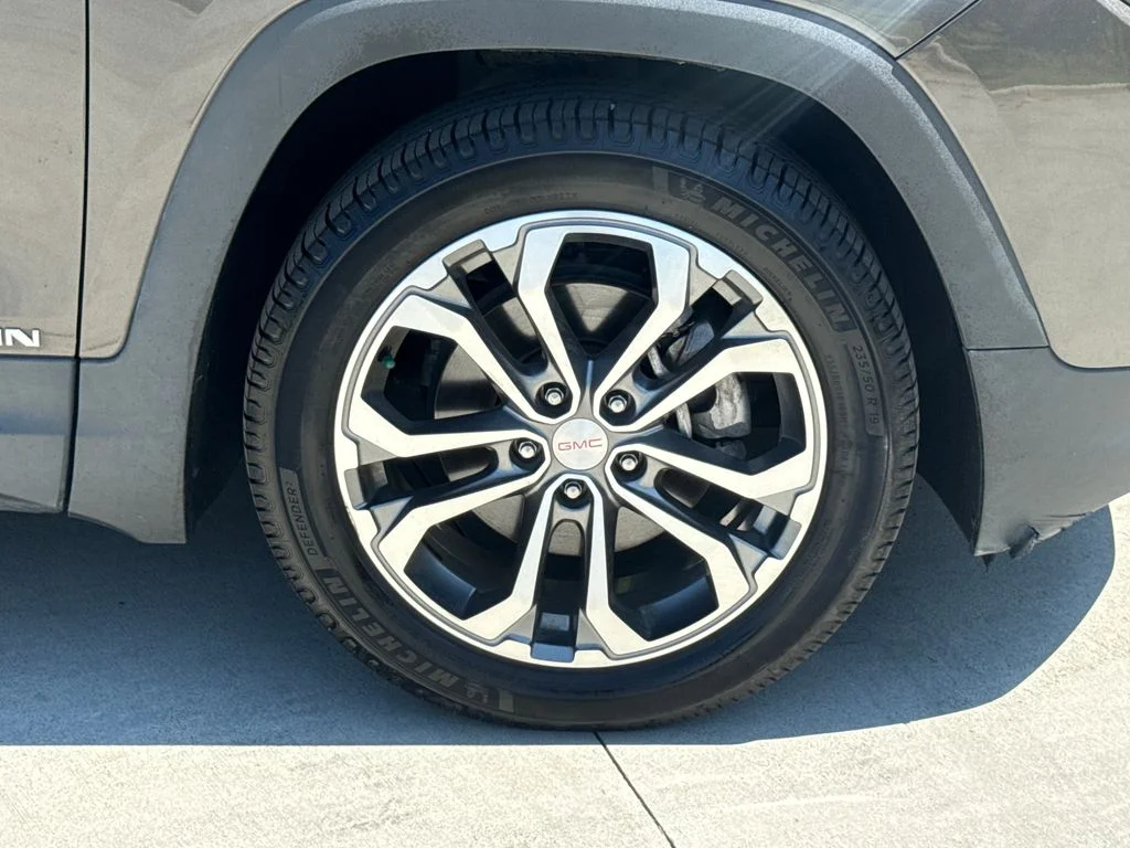 Used 2019 Quartz Metallic GMC SLT image 11
