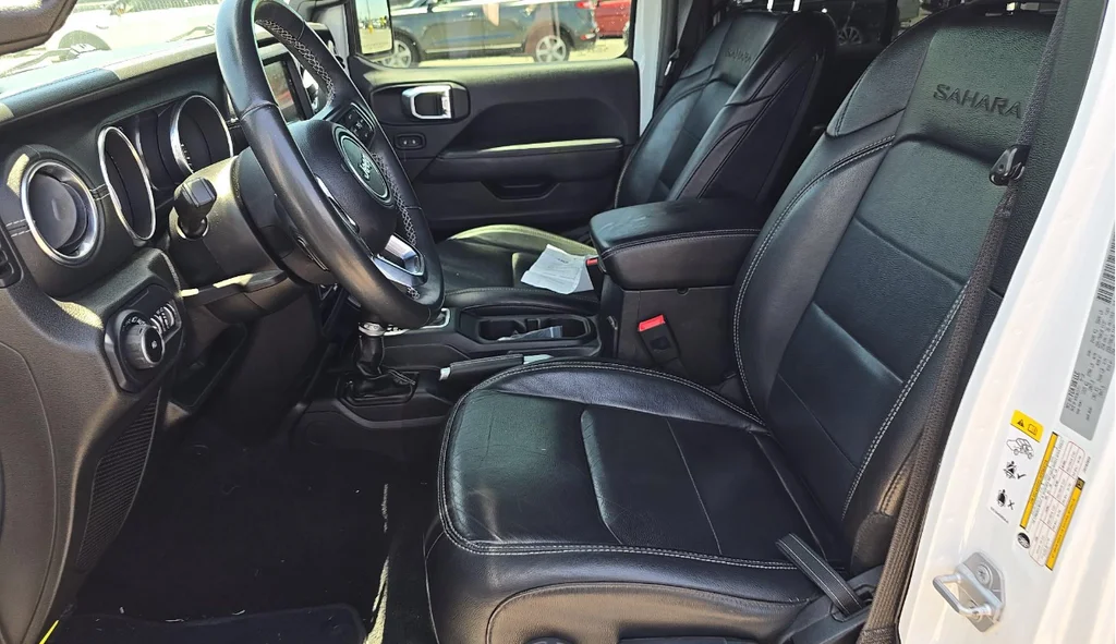 Used 2018 White Jeep Unlimited Sahara image 5