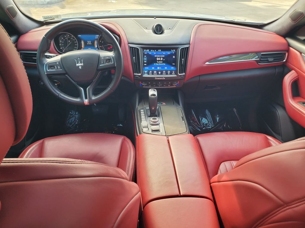 Used 2019 White Maserati Base image 10