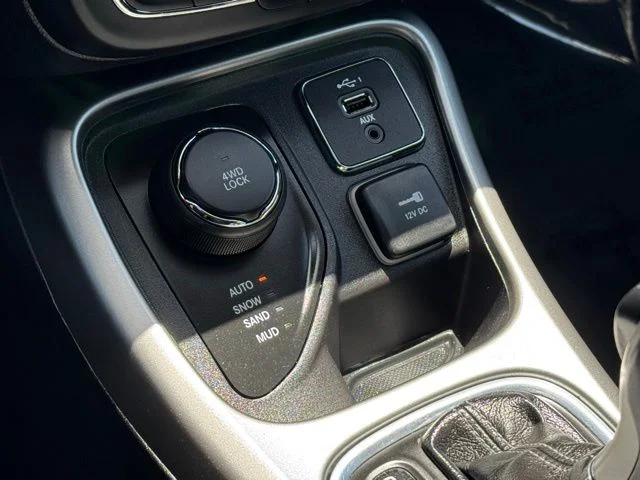 Used 2019 Blue Jeep Limited image 17