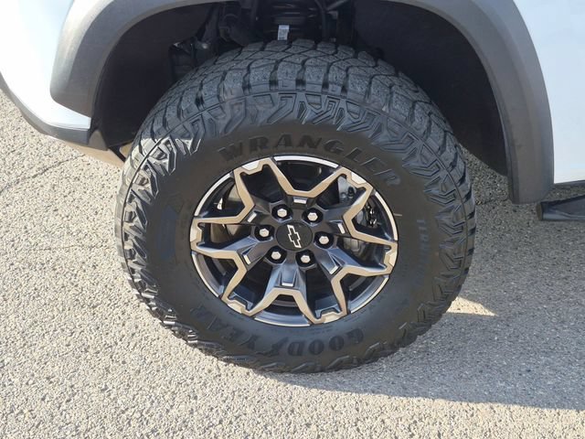 Used 2024 Summit White Chevrolet ZR2 image 11