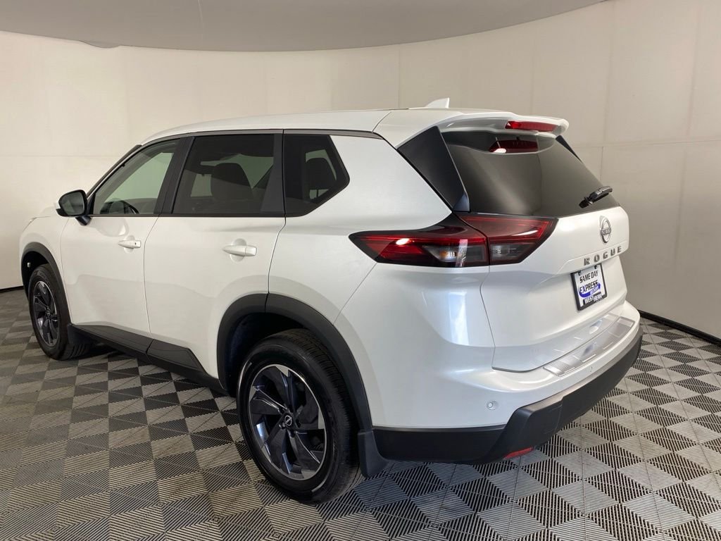 Used 2025 White Nissan SV image 7