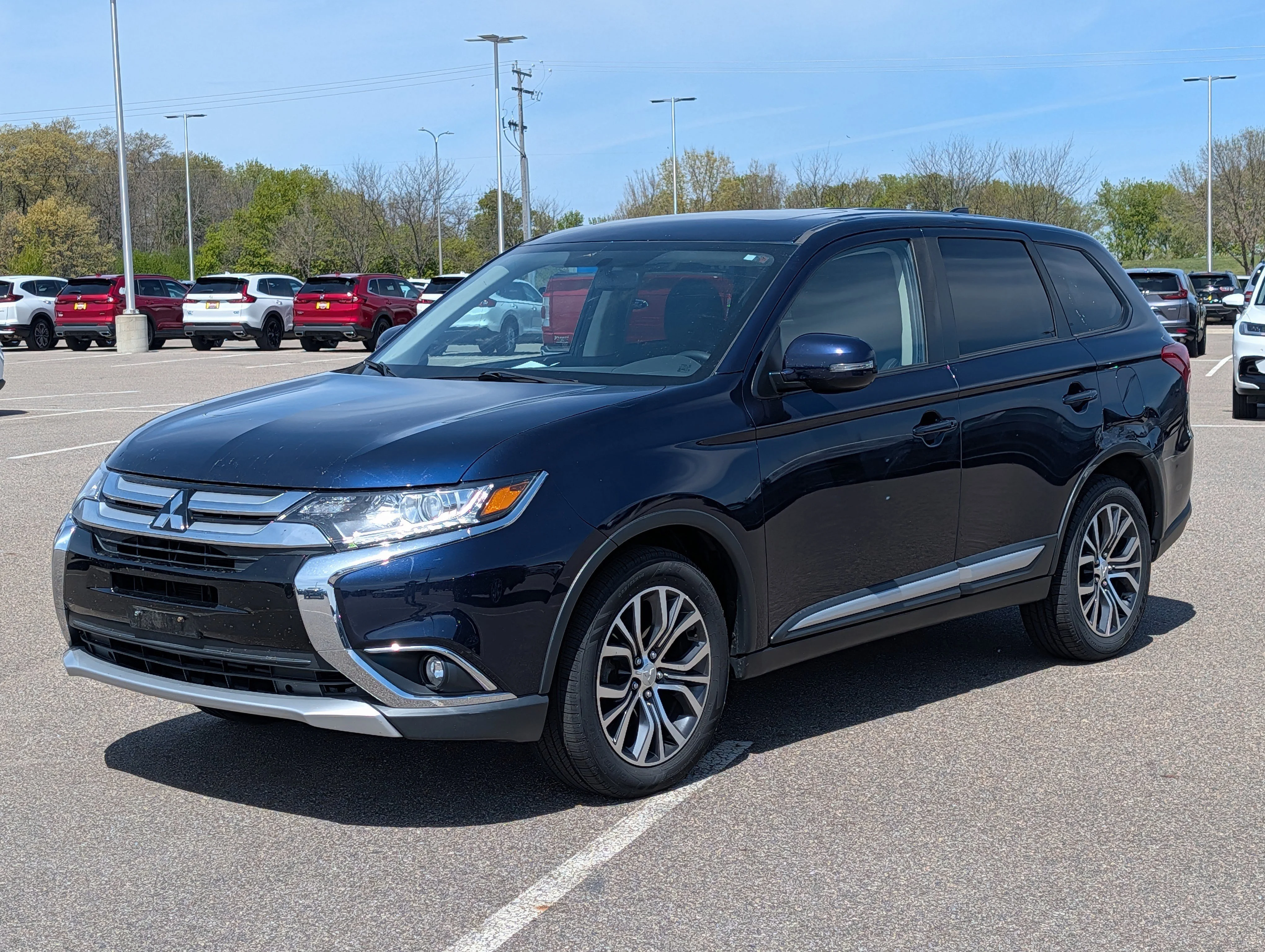 Used 2017 Mitsubishi Outlander SE with VIN JA4AZ3A38HZ056824 for sale in Waite Park, Minnesota