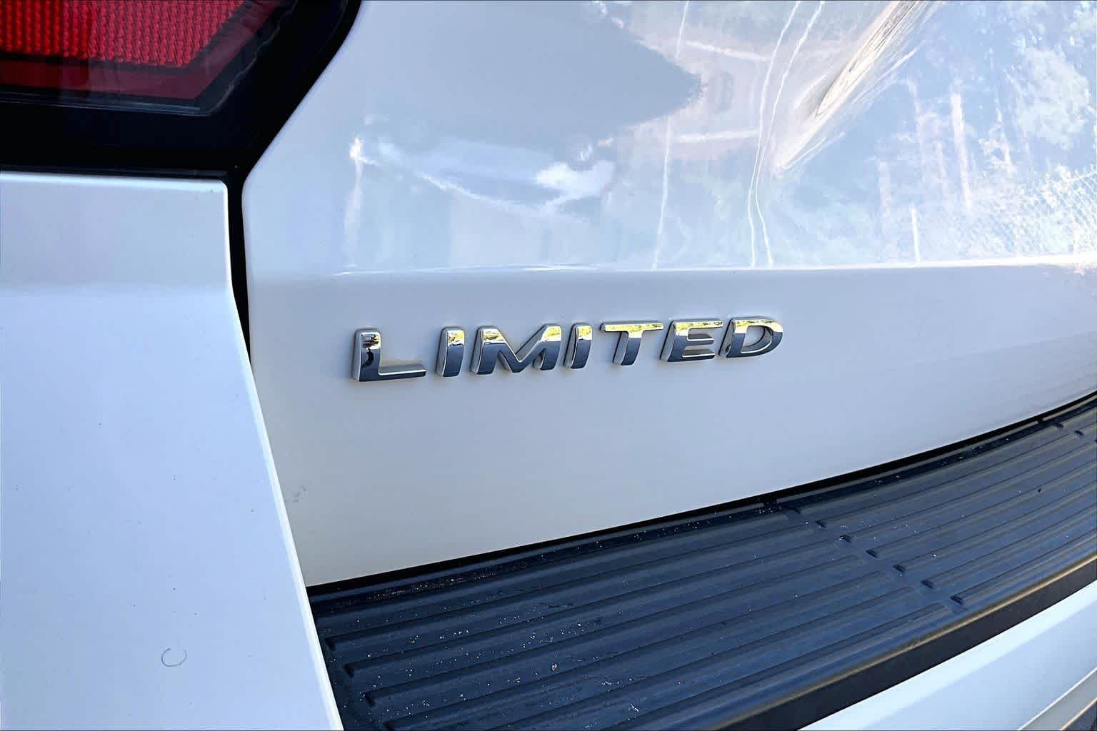 Used 2021 Star White Metallic Tri-Coat Ford Limited image 10