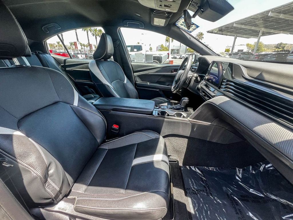 Used 2025  Toyota SE image 15