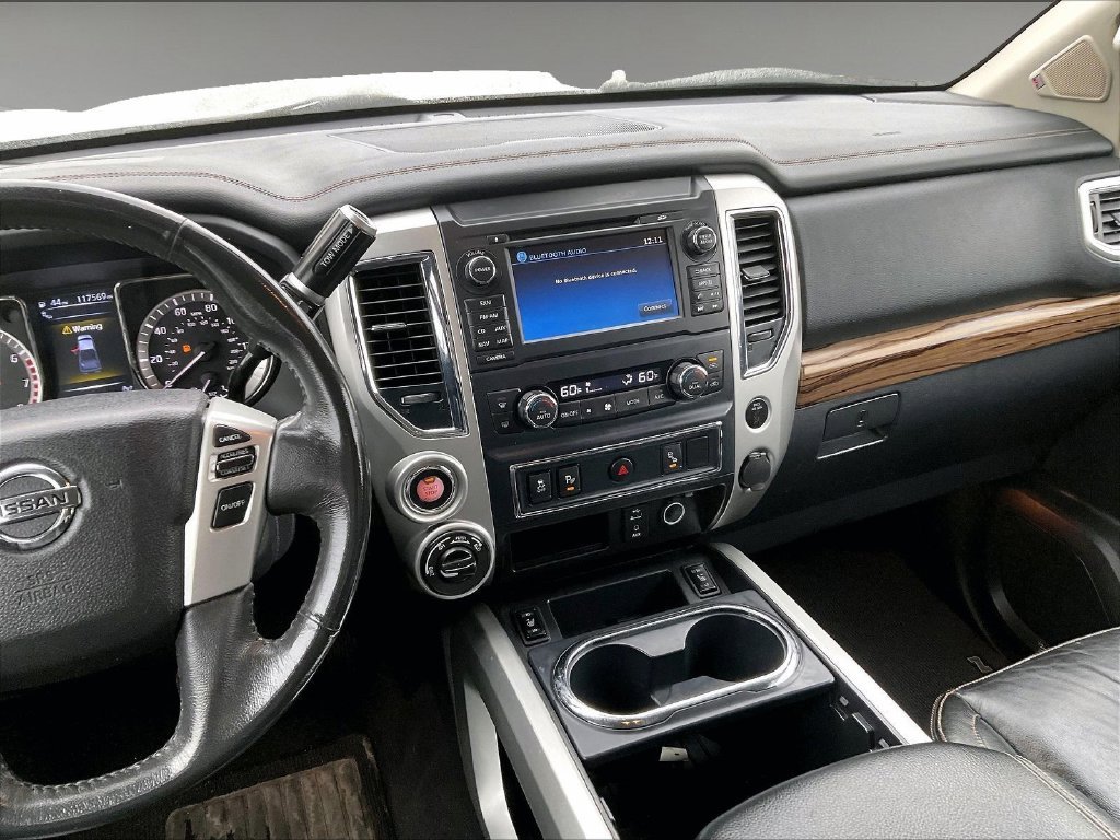 Used 2017 White Nissan SL image 18