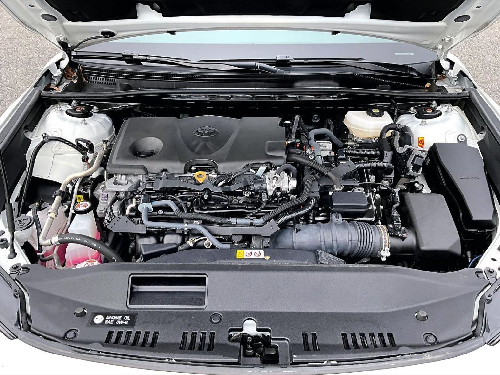 Used 2025 White Toyota LE image 30