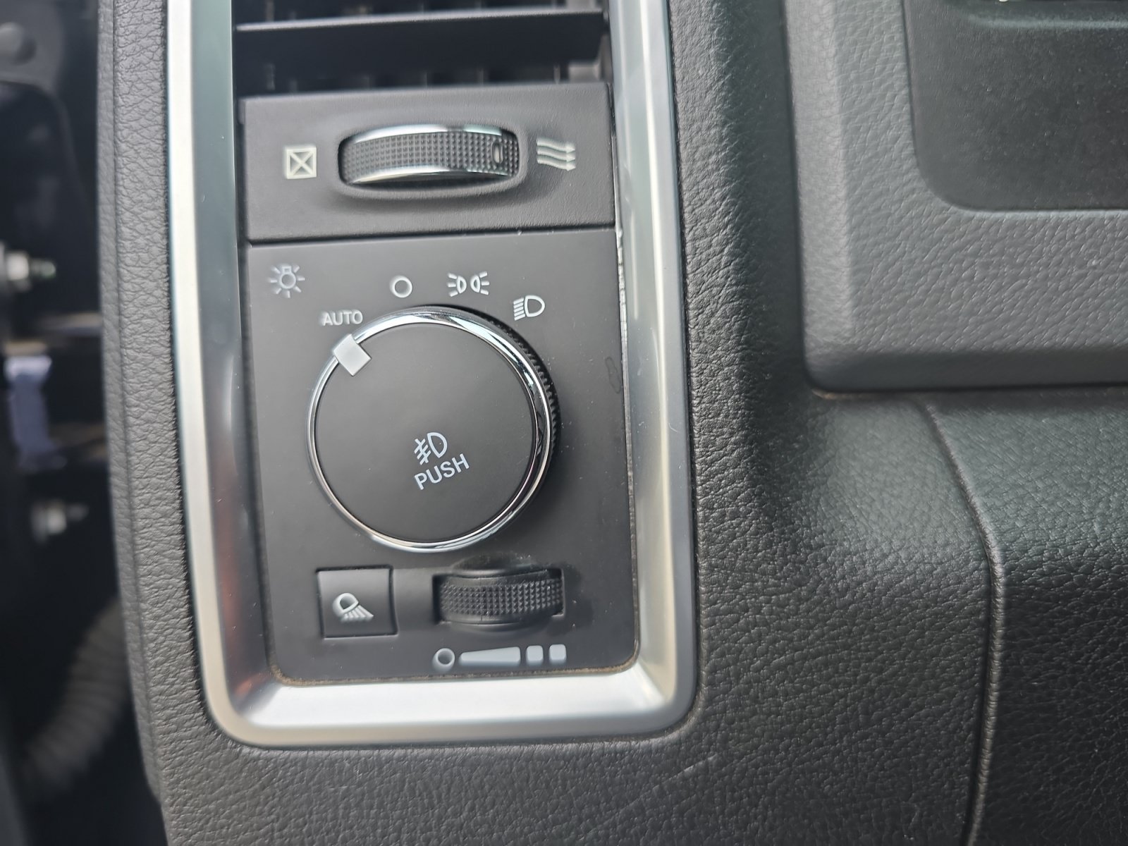Used 2019 True Blue Pearlcoat Ram Lone Star image 23