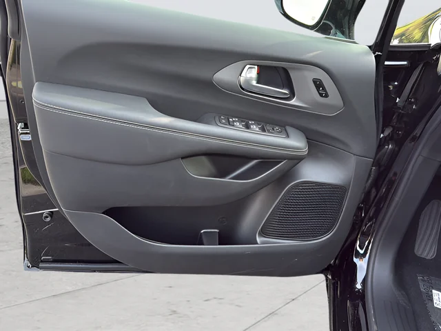 2026 Chrysler Pacifica Select - Photo 11