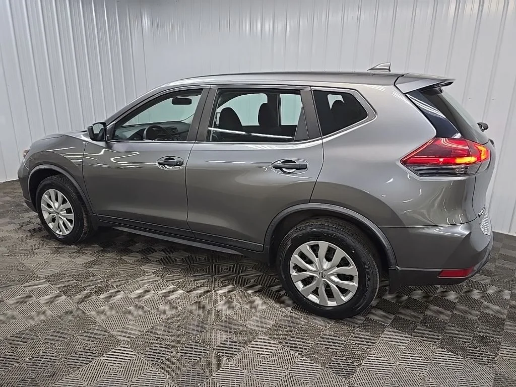 Used 2018 Gray Nissan S image 4
