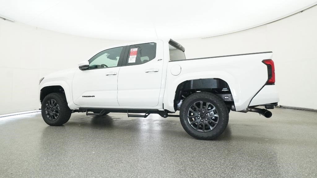 2025 Toyota Tacoma SR5 - Photo 11
