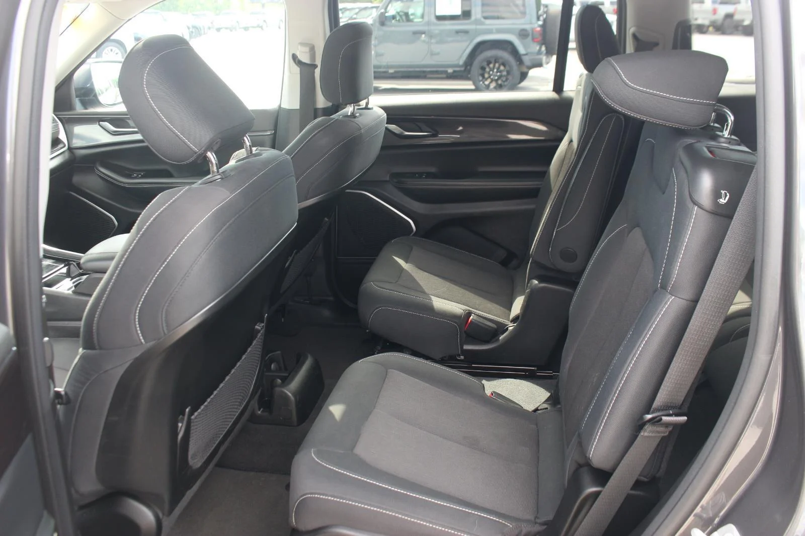 Used 2022 Gray Jeep Laredo image 32