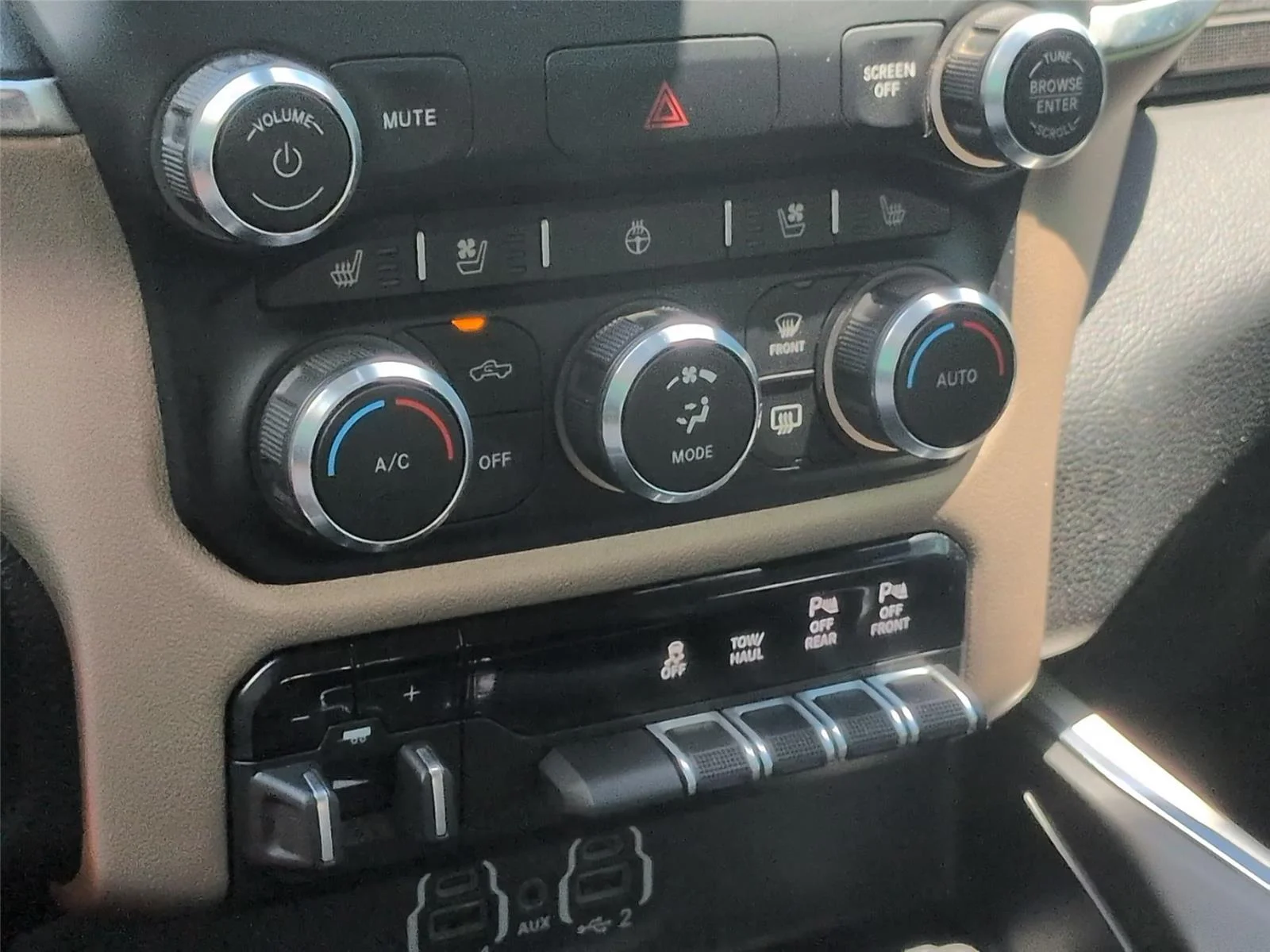 Used 2020 Delmonico Red Pearlcoat Ram Laramie image 27