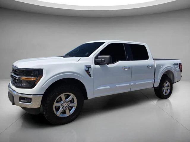 Used 2024 Oxford White Ford XLT image 1