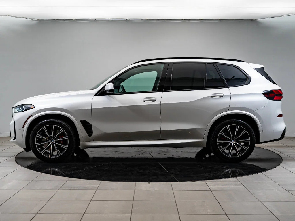 Used 2025 Mineral White Metallic BMW xDrive40i image 5
